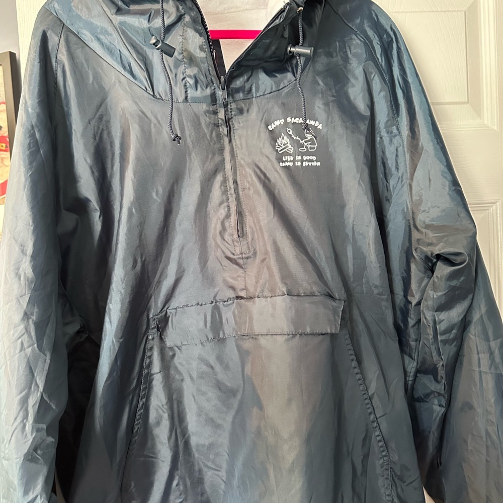 Brand new 100% nylon 100% cotton lining 
Waterproof hooded jacket